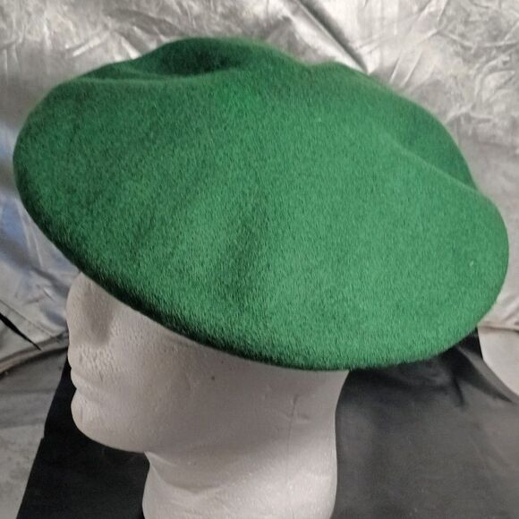 Military Style Beret: Classic Olive Green Cap - Picture 3 of 7